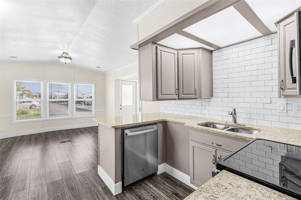 1475 FLAMINGO DRIVE — photo 14 of 34