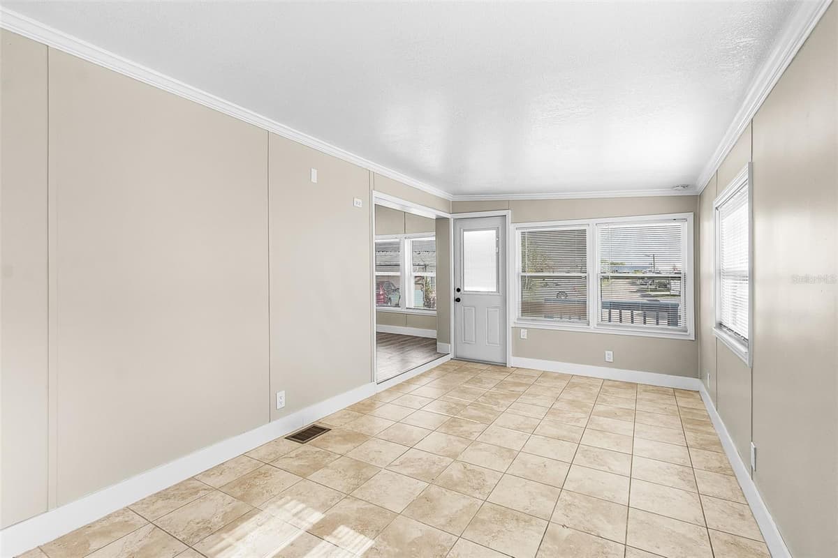 1475 FLAMINGO DRIVE — photo 5 of 34