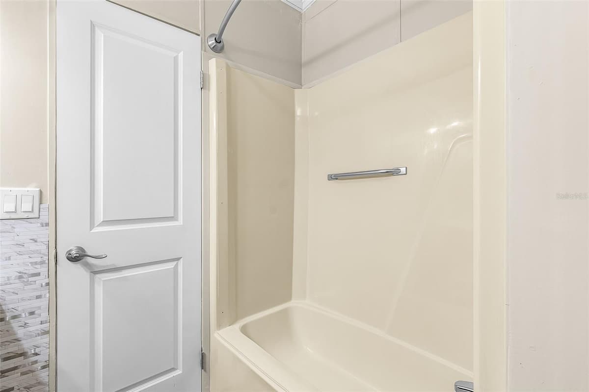 1475 FLAMINGO DRIVE — photo 18 of 34