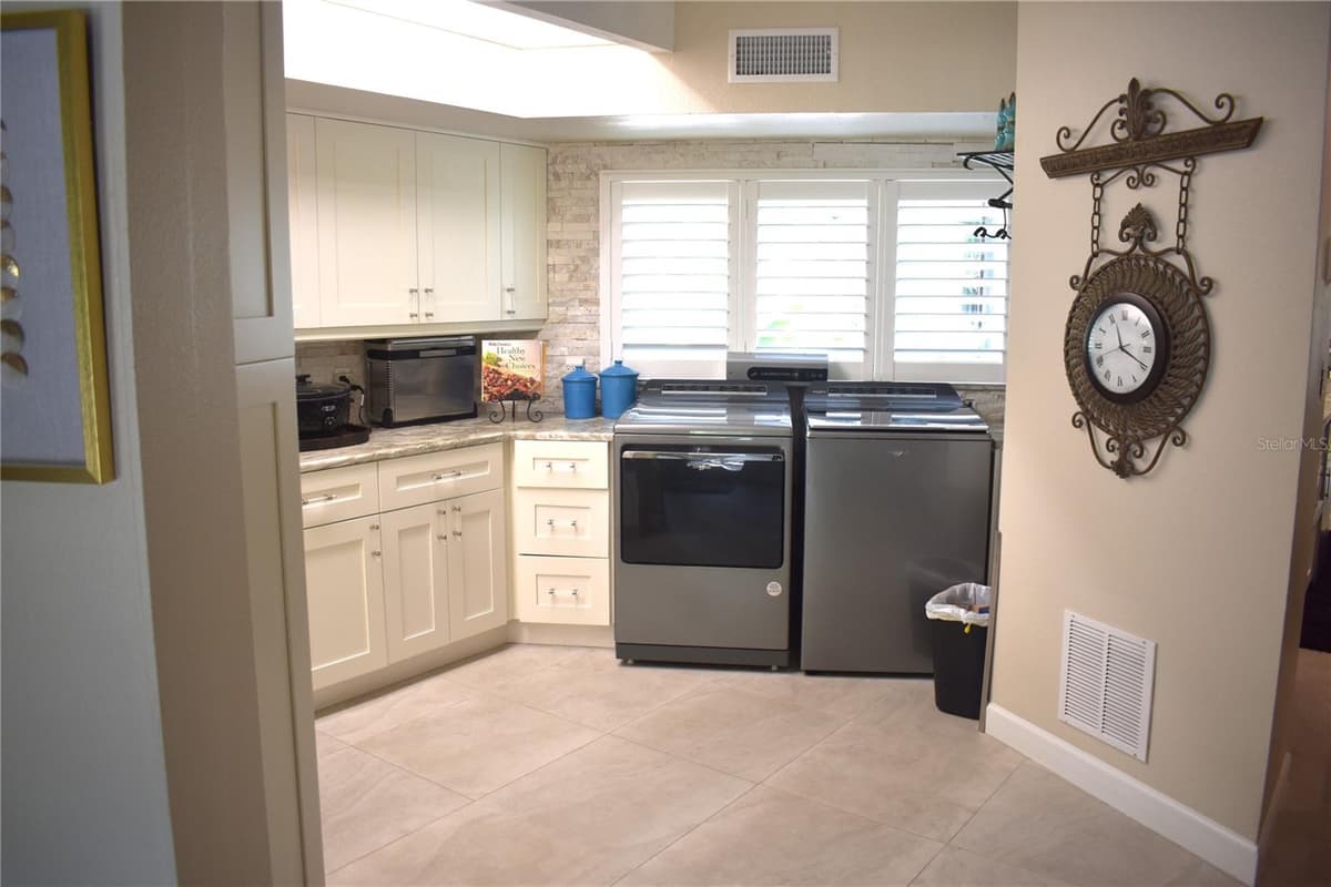 1653 SUNNYBROOK LANE — photo 34 of 47