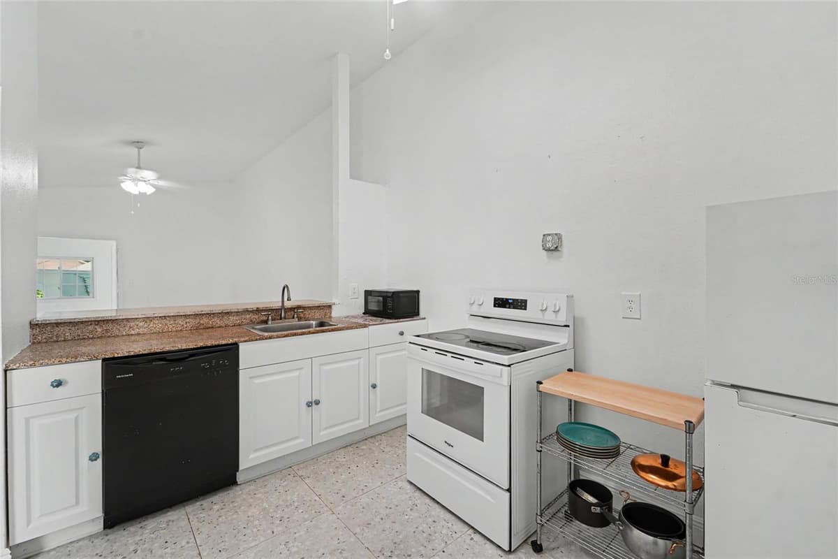 3174 PHLOX DRIVE — photo 15 of 28