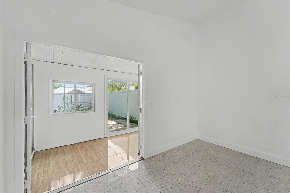 3174 PHLOX DRIVE — photo 12 of 28