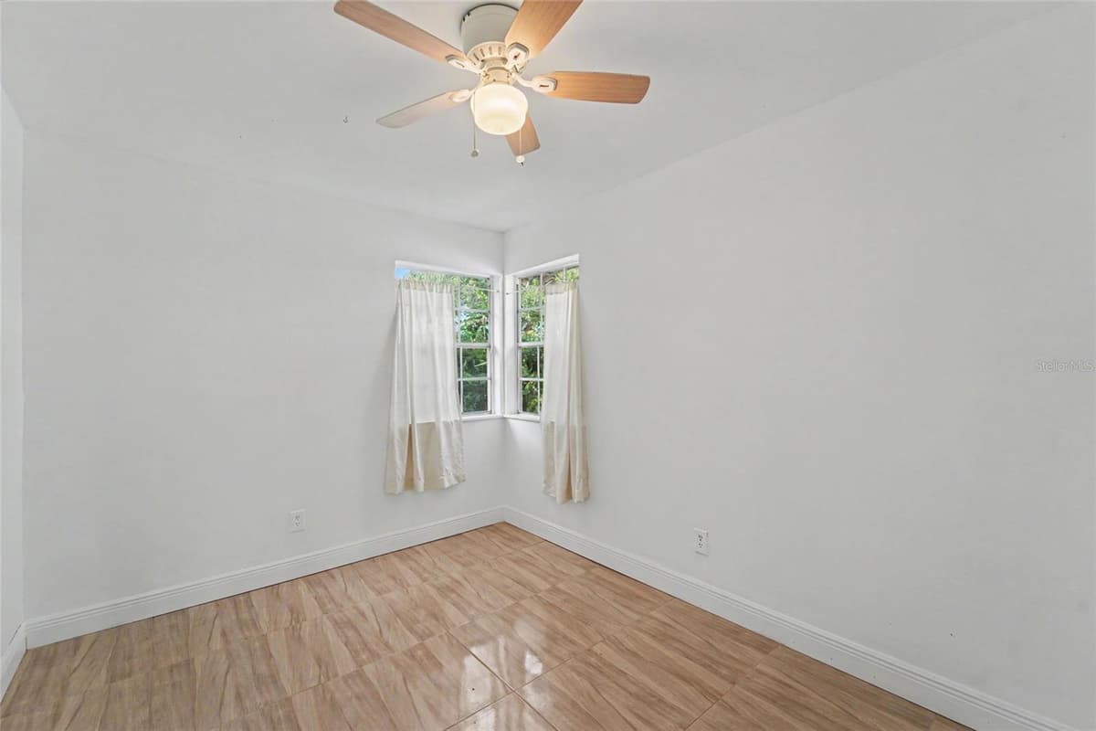 3174 PHLOX DRIVE — photo 21 of 28