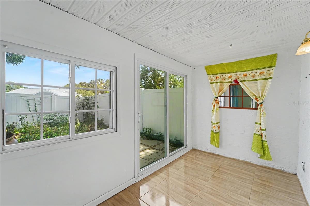 3174 PHLOX DRIVE — photo 13 of 28