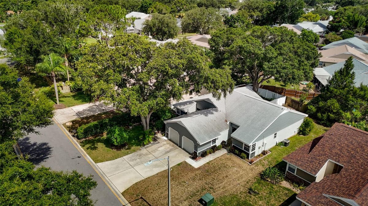 3174 PHLOX DRIVE — photo 3 of 28