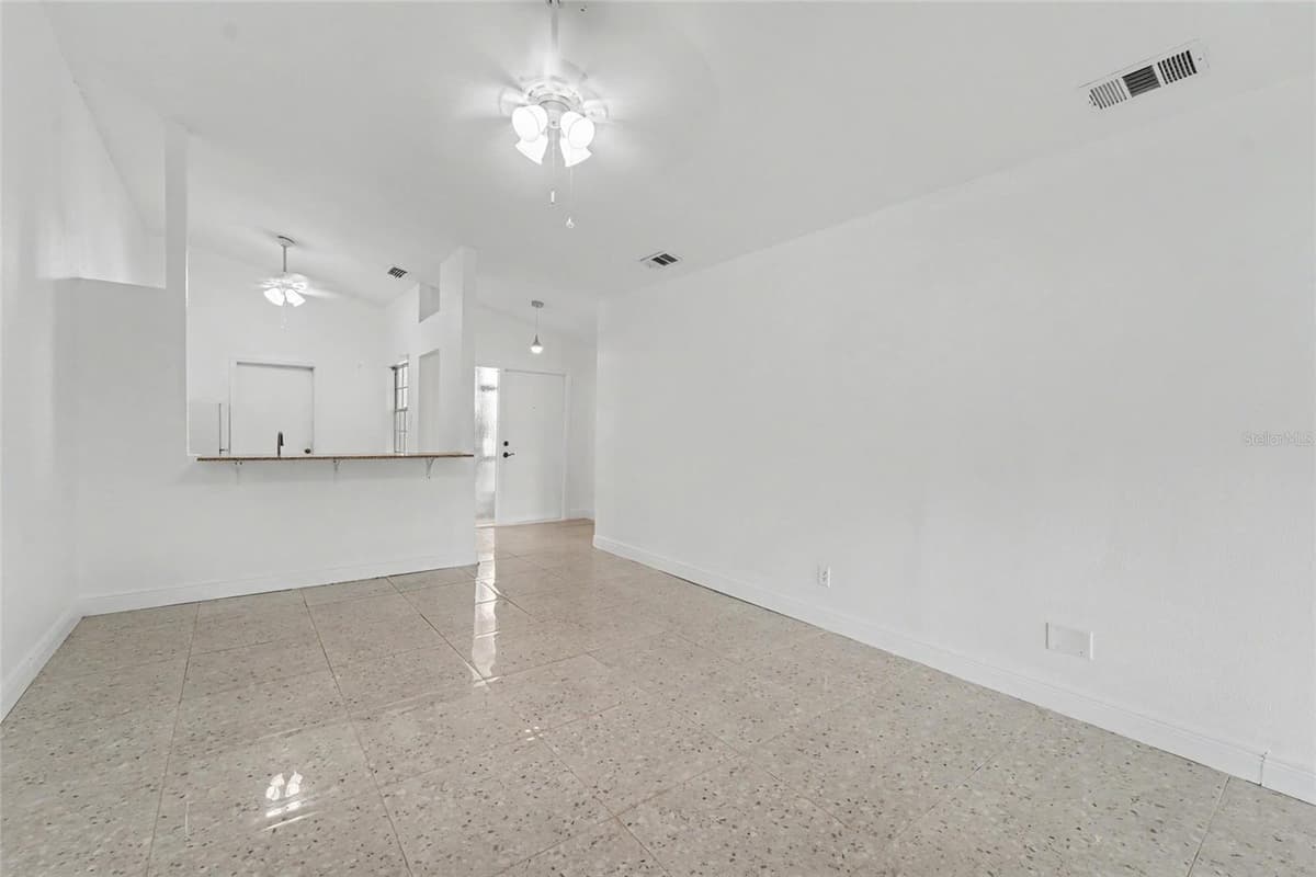 3174 PHLOX DRIVE — photo 10 of 28