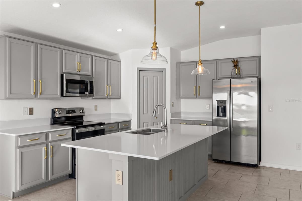 5121 FOUR STRAND COURT — photo 8 of 36