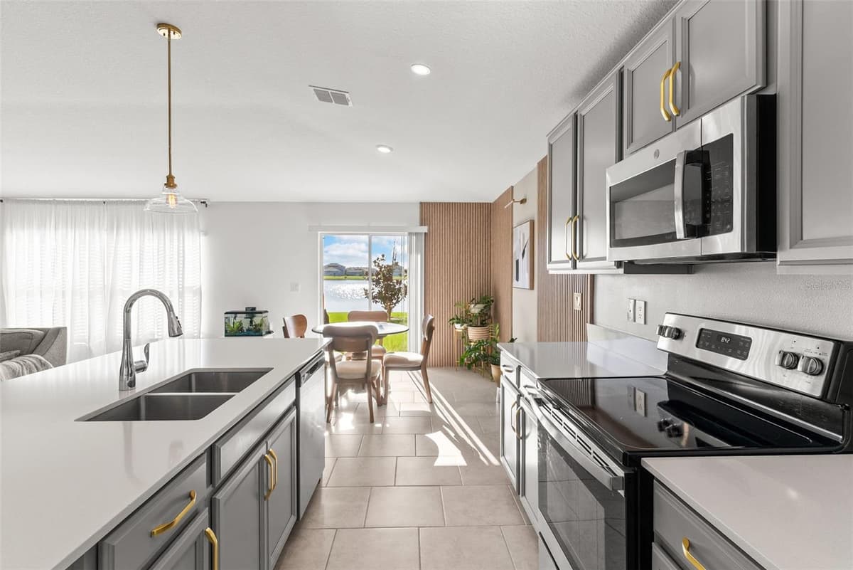 5121 FOUR STRAND COURT — photo 11 of 36