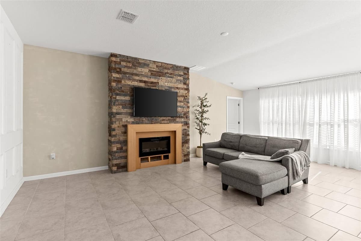 5121 FOUR STRAND COURT — photo 4 of 36