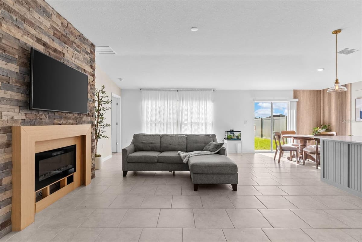 5121 FOUR STRAND COURT — photo 5 of 36