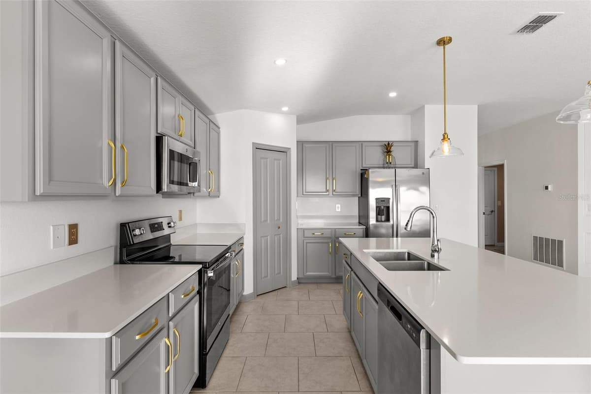 5121 FOUR STRAND COURT — photo 9 of 36