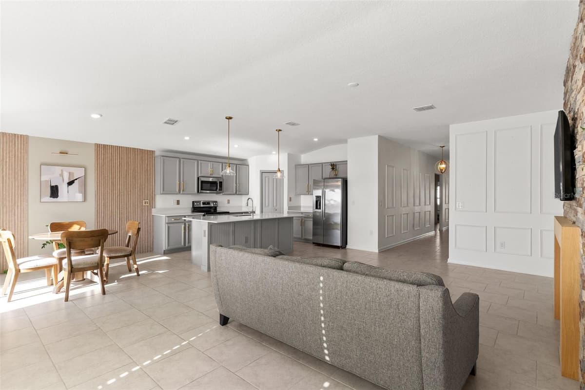 5121 FOUR STRAND COURT — photo 6 of 36