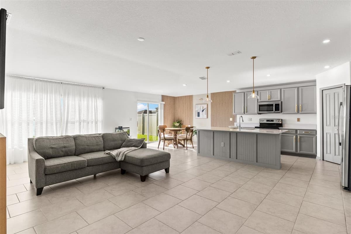 5121 FOUR STRAND COURT — photo 3 of 36