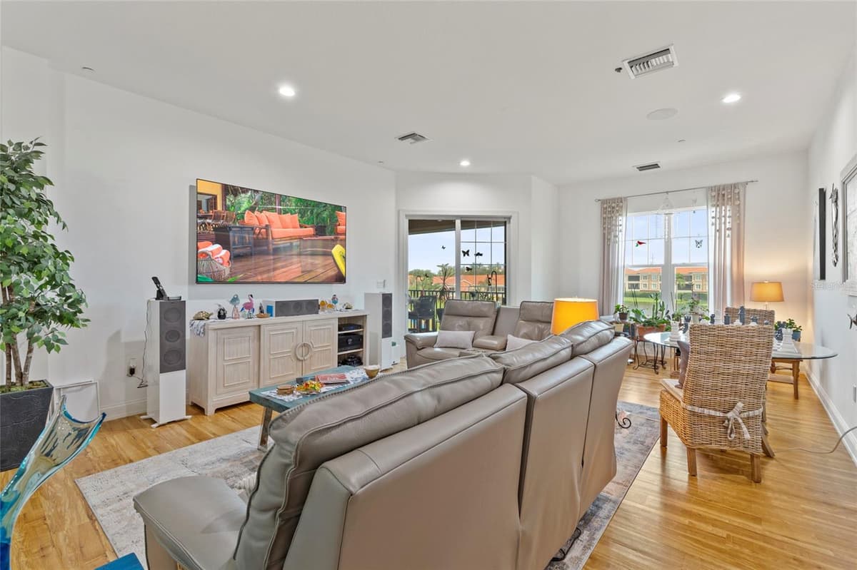 10 FRANKLIN COURT — photo 26 of 81