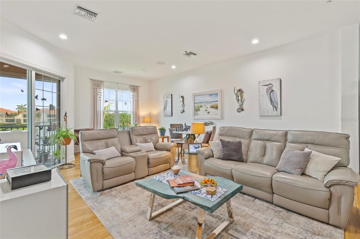 10 FRANKLIN COURT — photo 27 of 81