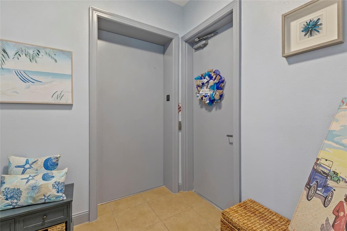 10 FRANKLIN COURT — photo 5 of 81