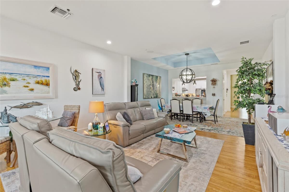 10 FRANKLIN COURT — photo 28 of 81