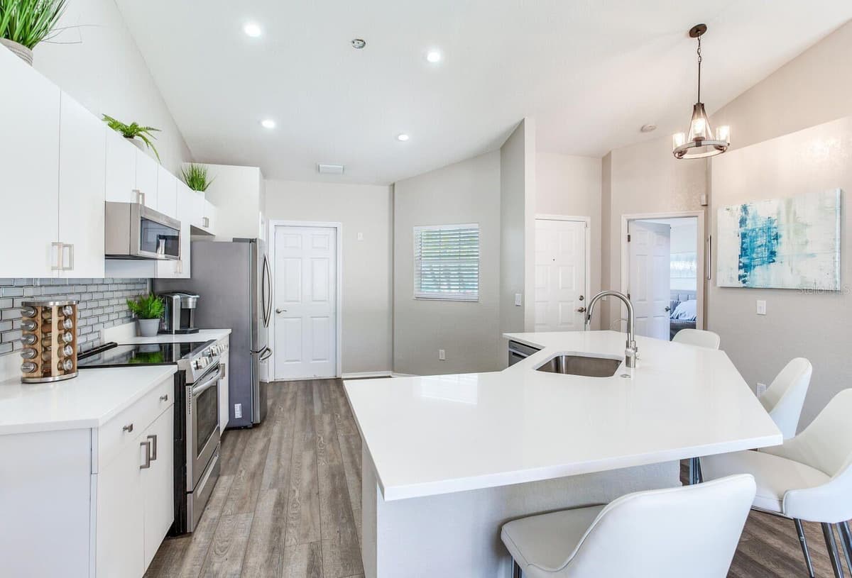 1126 VINETREE DRIVE — photo 4 of 20