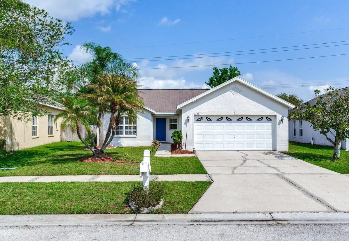 1126 VINETREE DRIVE — photo 1 of 20