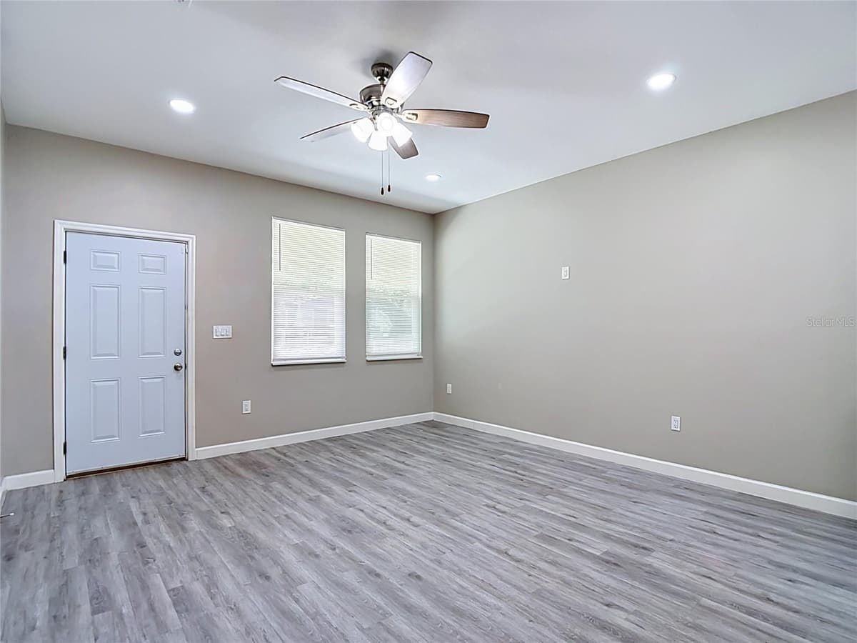 509 LAKE AVENUE — photo 13 of 60