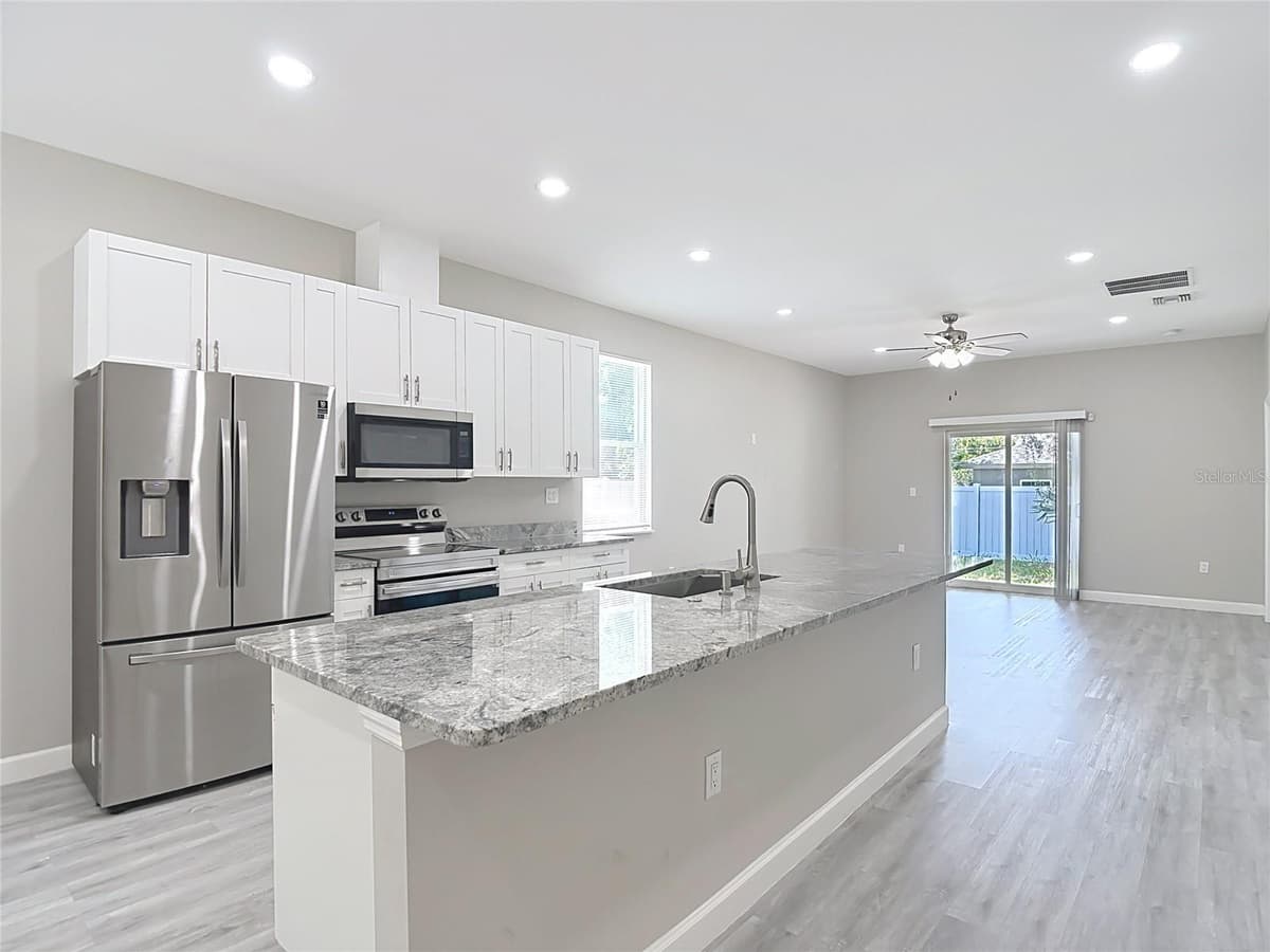 509 LAKE AVENUE — photo 15 of 60