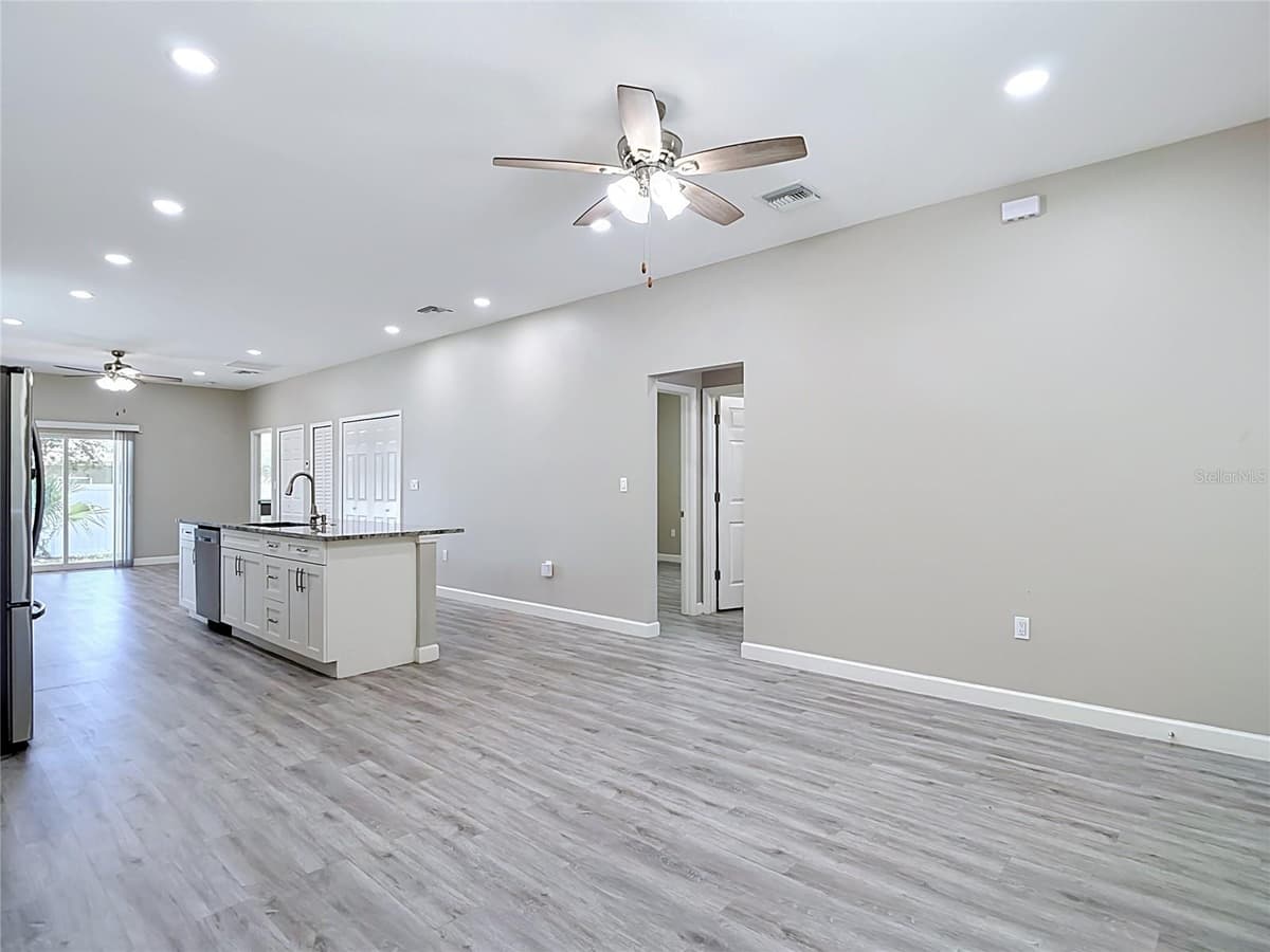 509 LAKE AVENUE — photo 11 of 60