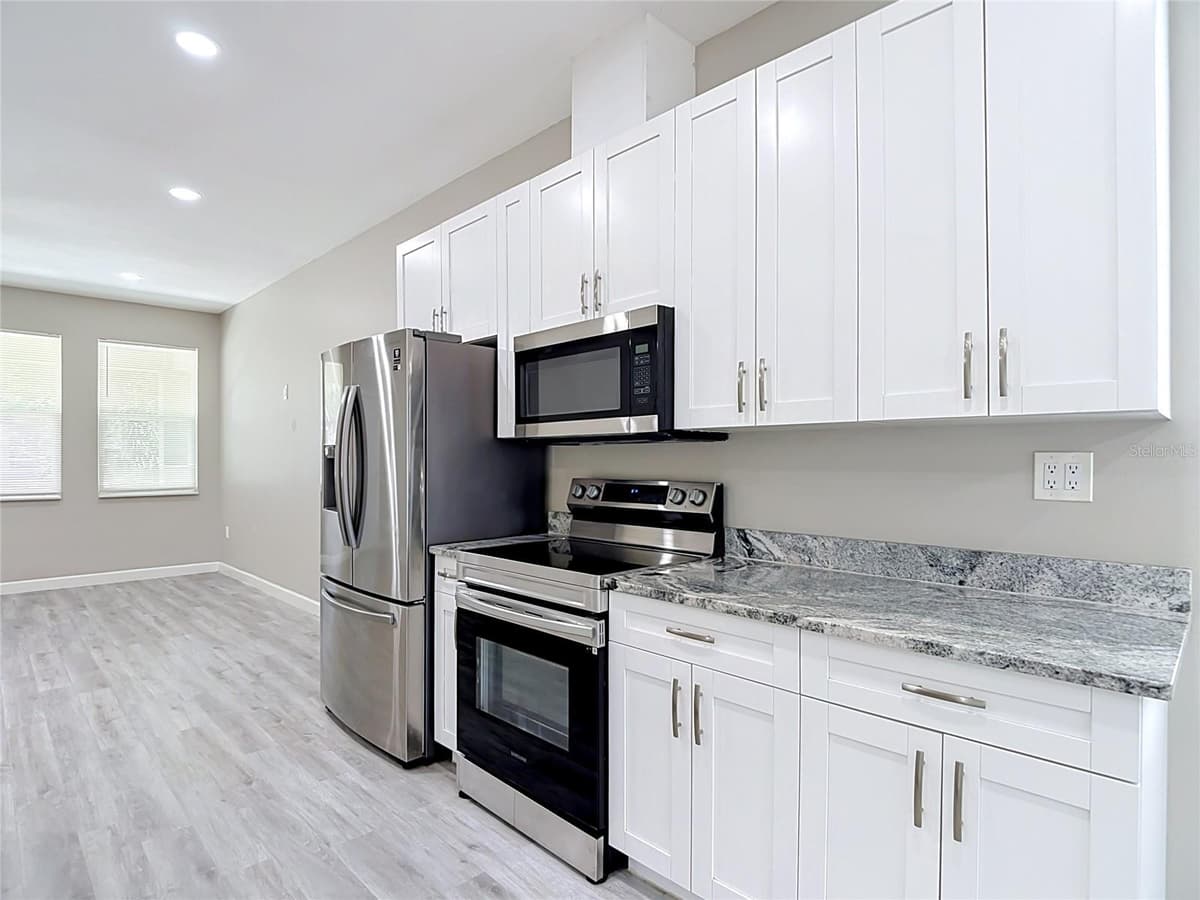 509 LAKE AVENUE — photo 19 of 60