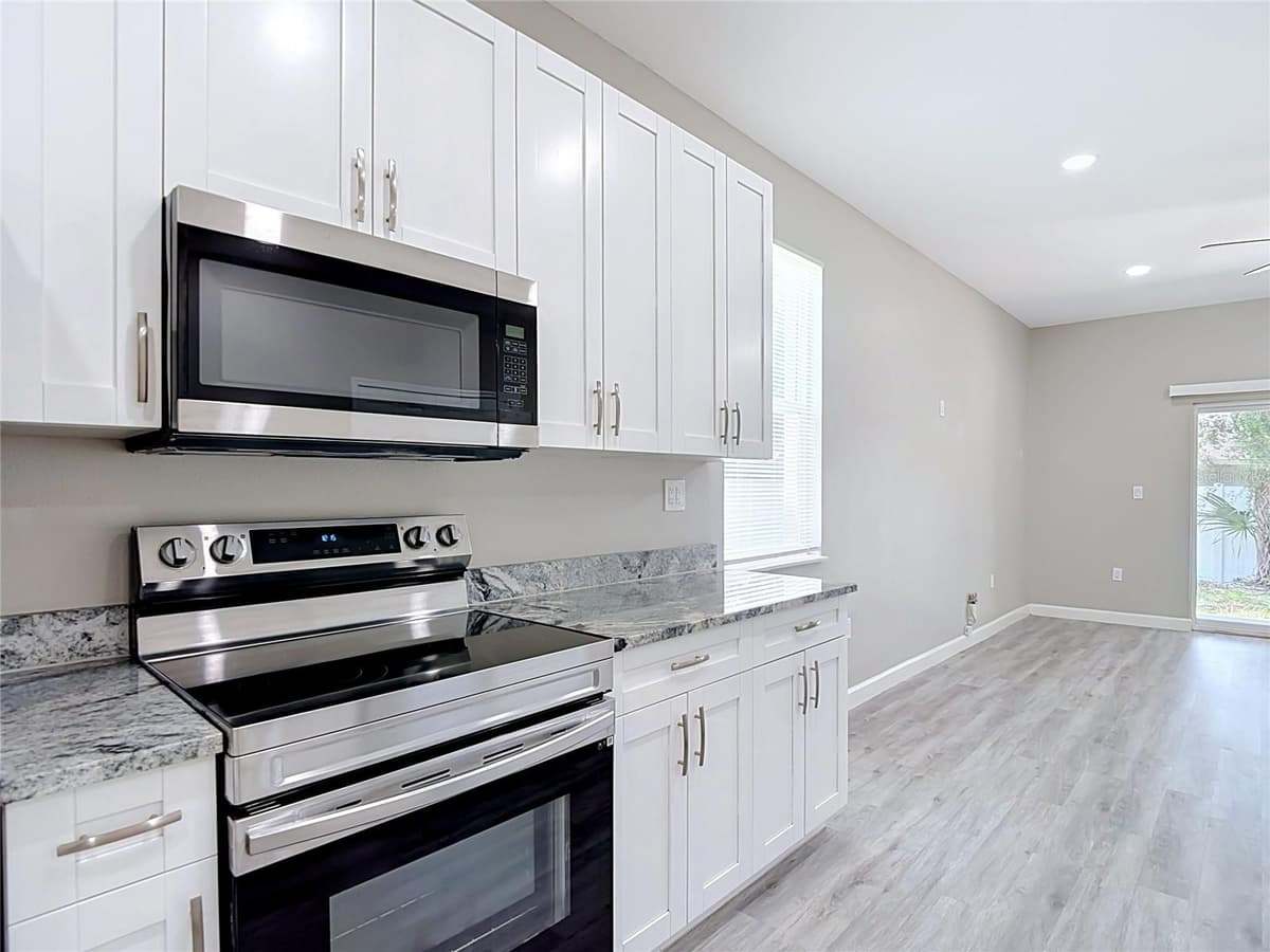 509 LAKE AVENUE — photo 18 of 60
