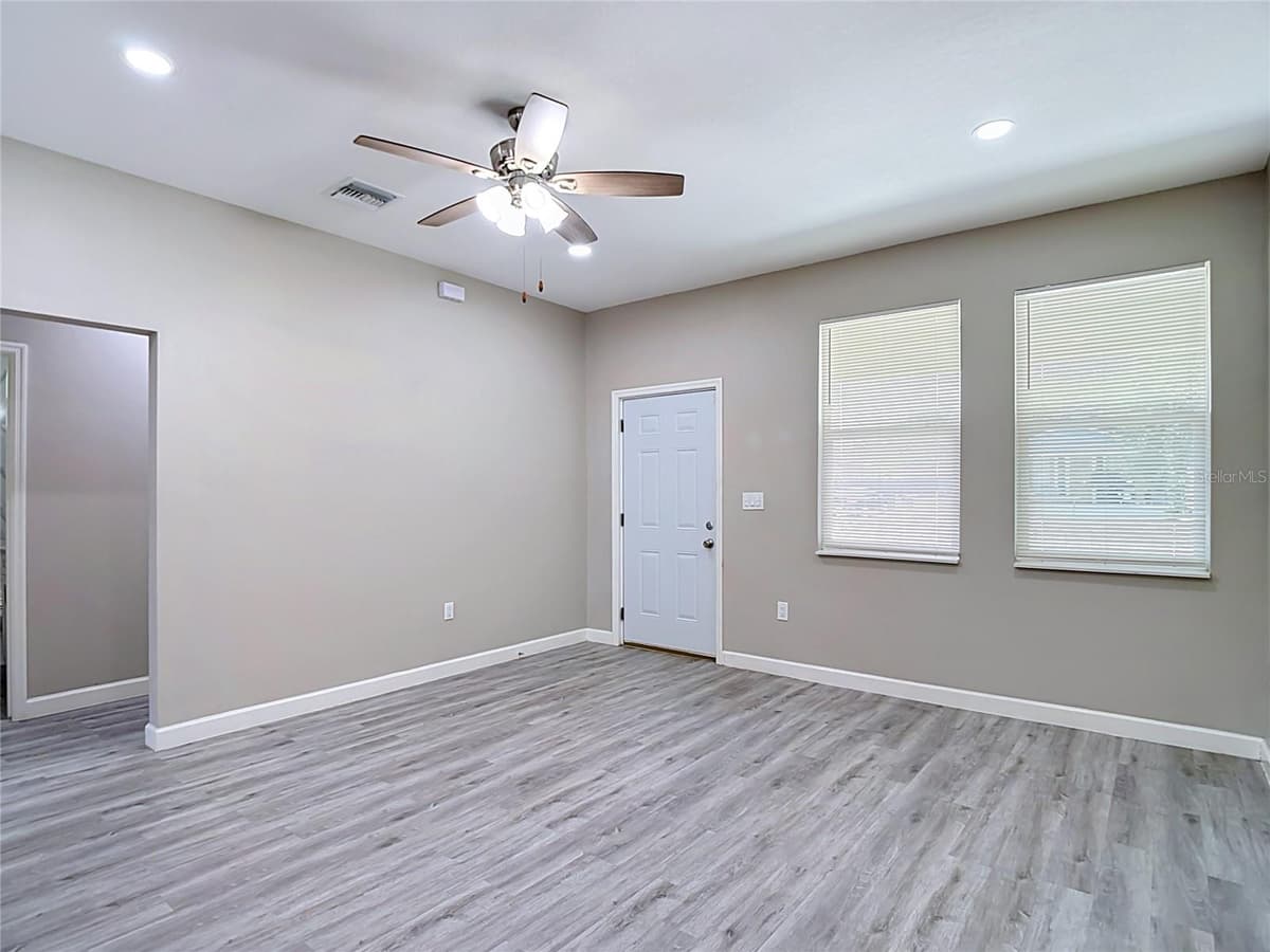 509 LAKE AVENUE — photo 12 of 60