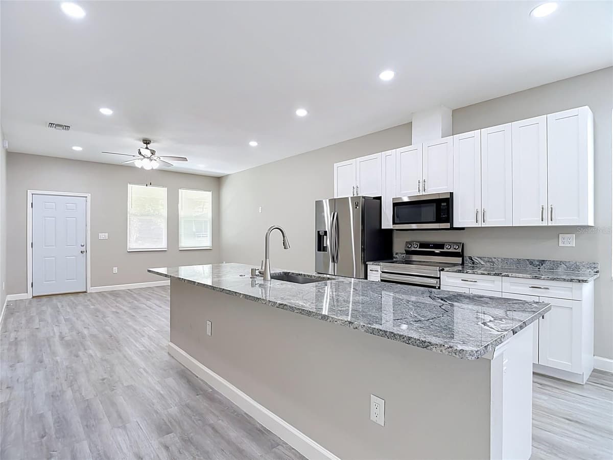 509 LAKE AVENUE — photo 21 of 60