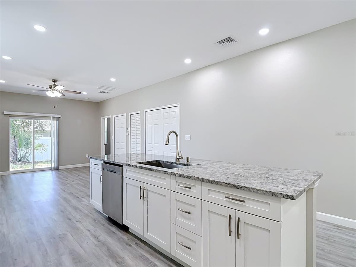 509 LAKE AVENUE — photo 16 of 60
