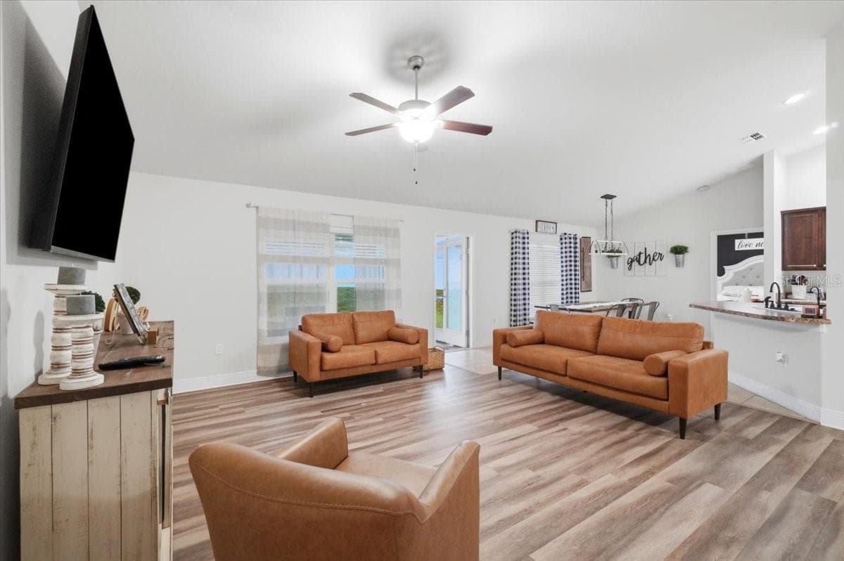 1593 LEMON AVENUE — photo 10 of 39
