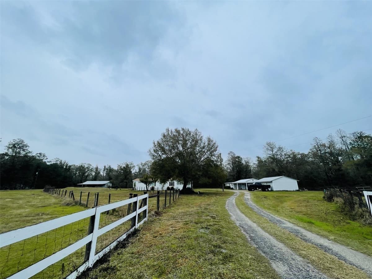 6810 PEARSON LANE — photo 3 of 29