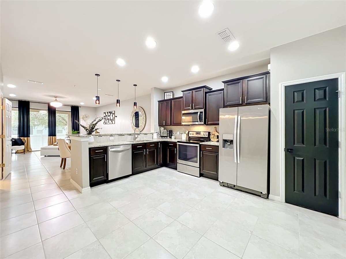 1084 PAVIA DRIVE — photo 4 of 27