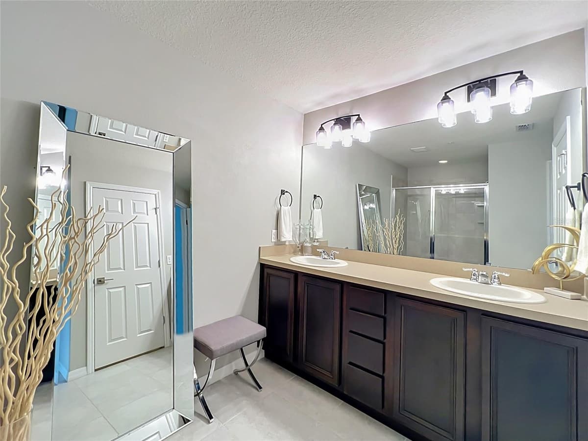 1084 PAVIA DRIVE — photo 15 of 27
