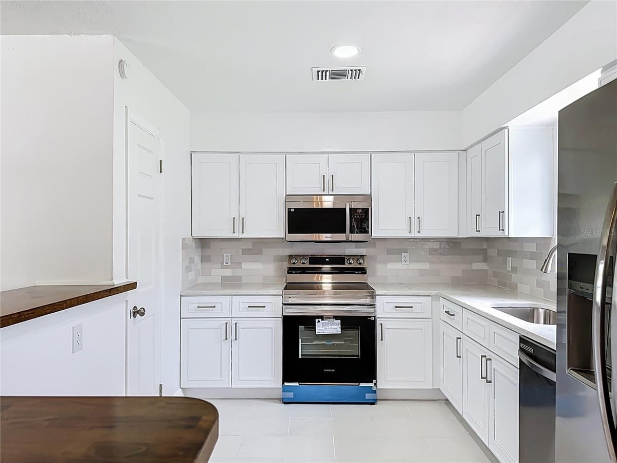 514 HILDA DRIVE — photo 21 of 46