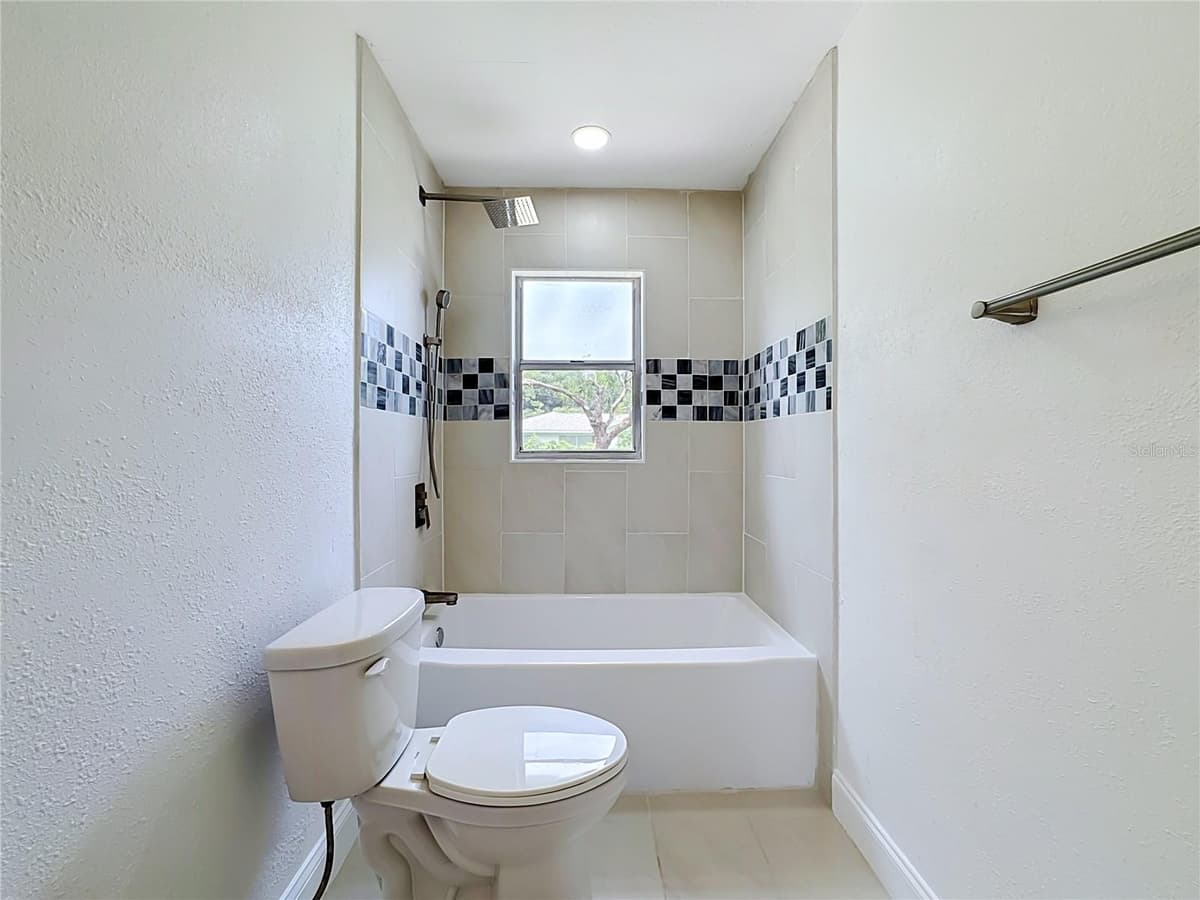 514 HILDA DRIVE — photo 41 of 46