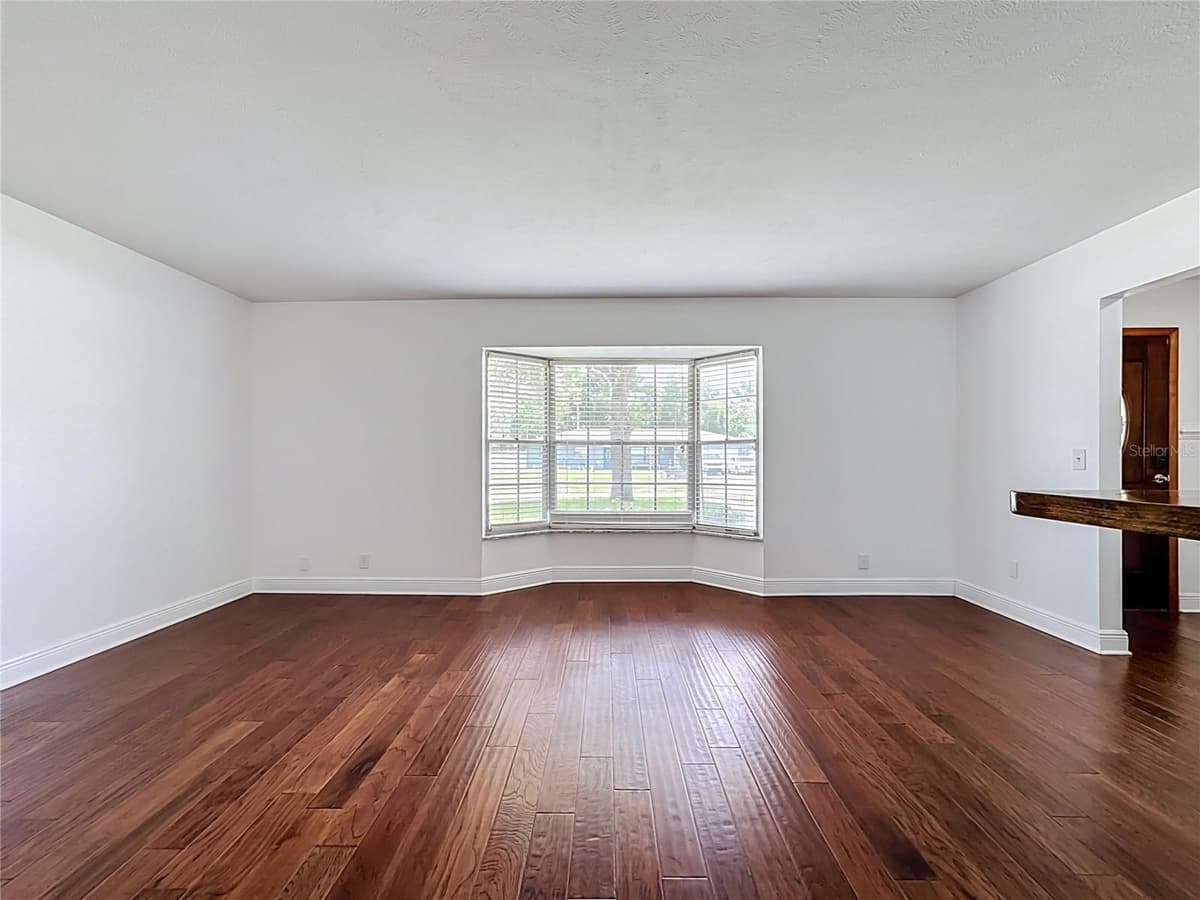 514 HILDA DRIVE — photo 10 of 46