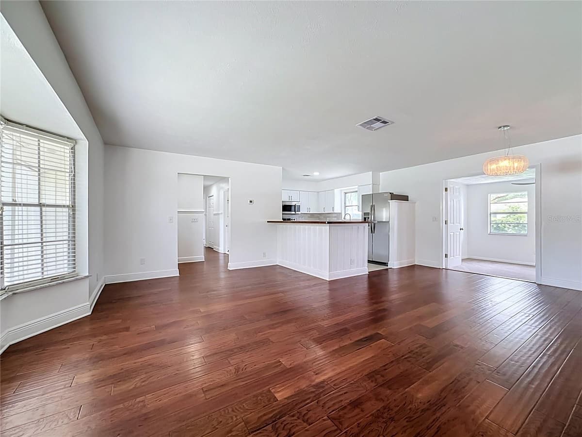 514 HILDA DRIVE — photo 13 of 46