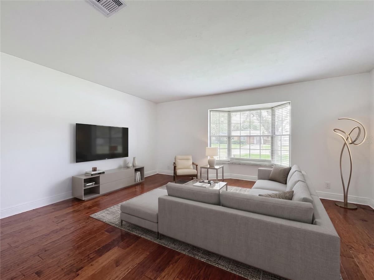 514 HILDA DRIVE — photo 7 of 46