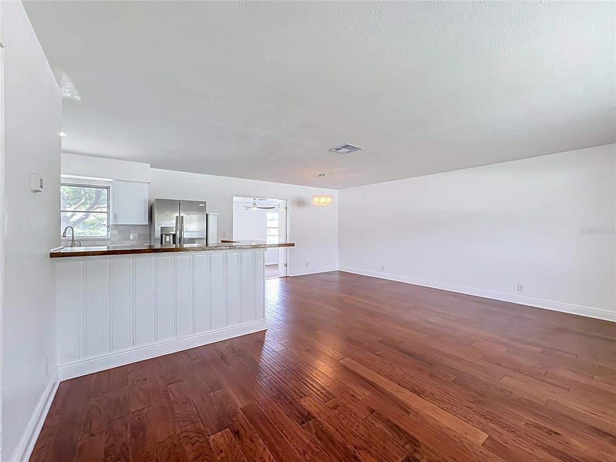 514 HILDA DRIVE — photo 11 of 46