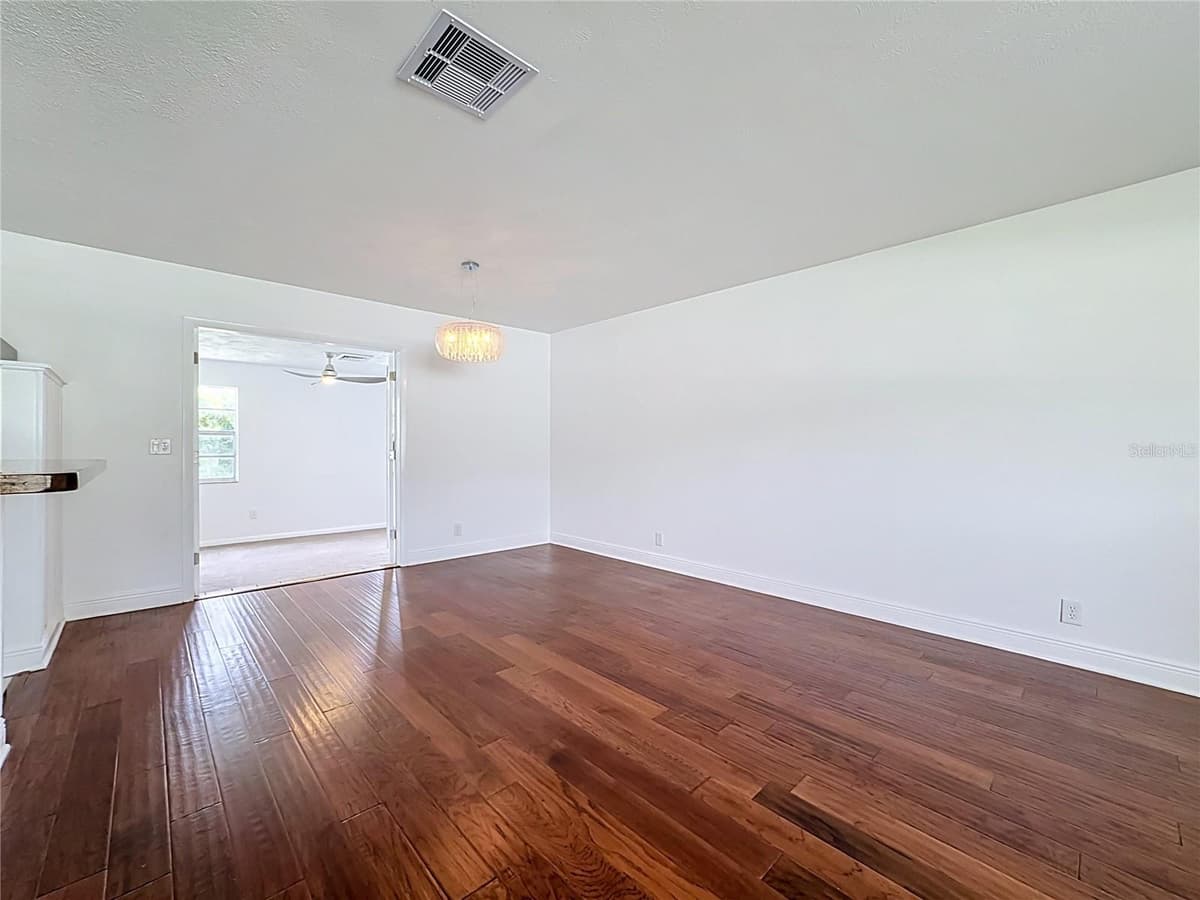 514 HILDA DRIVE — photo 16 of 46