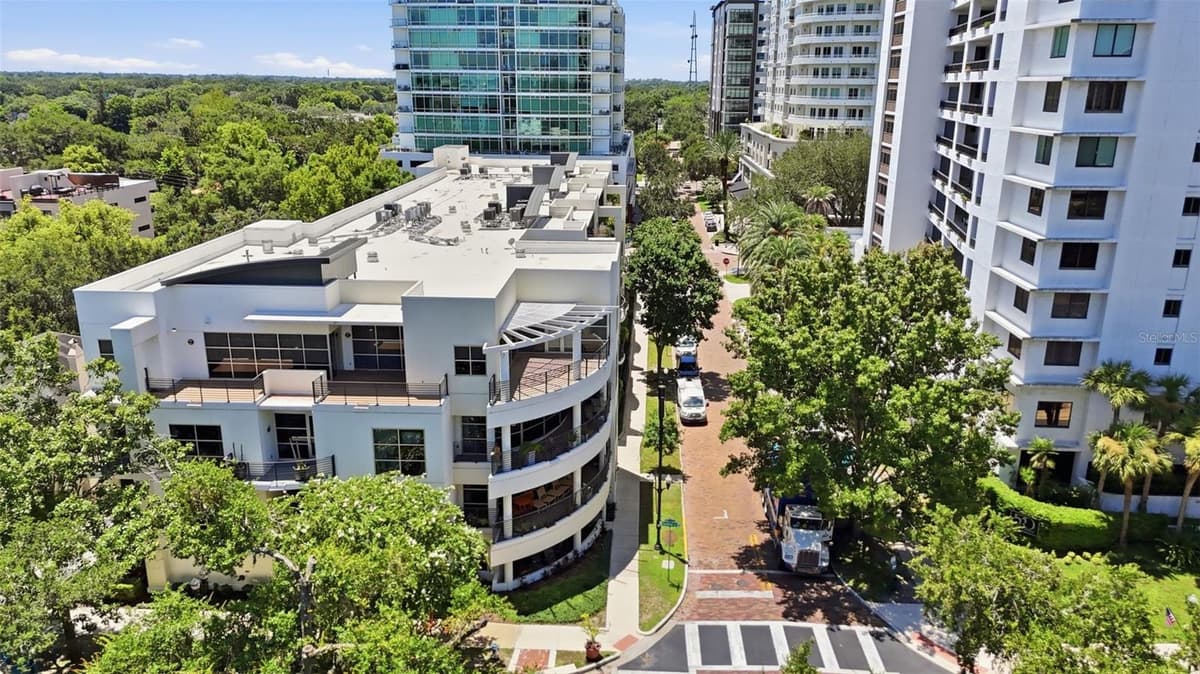 1 EOLA DRIVE — photo 35 of 50