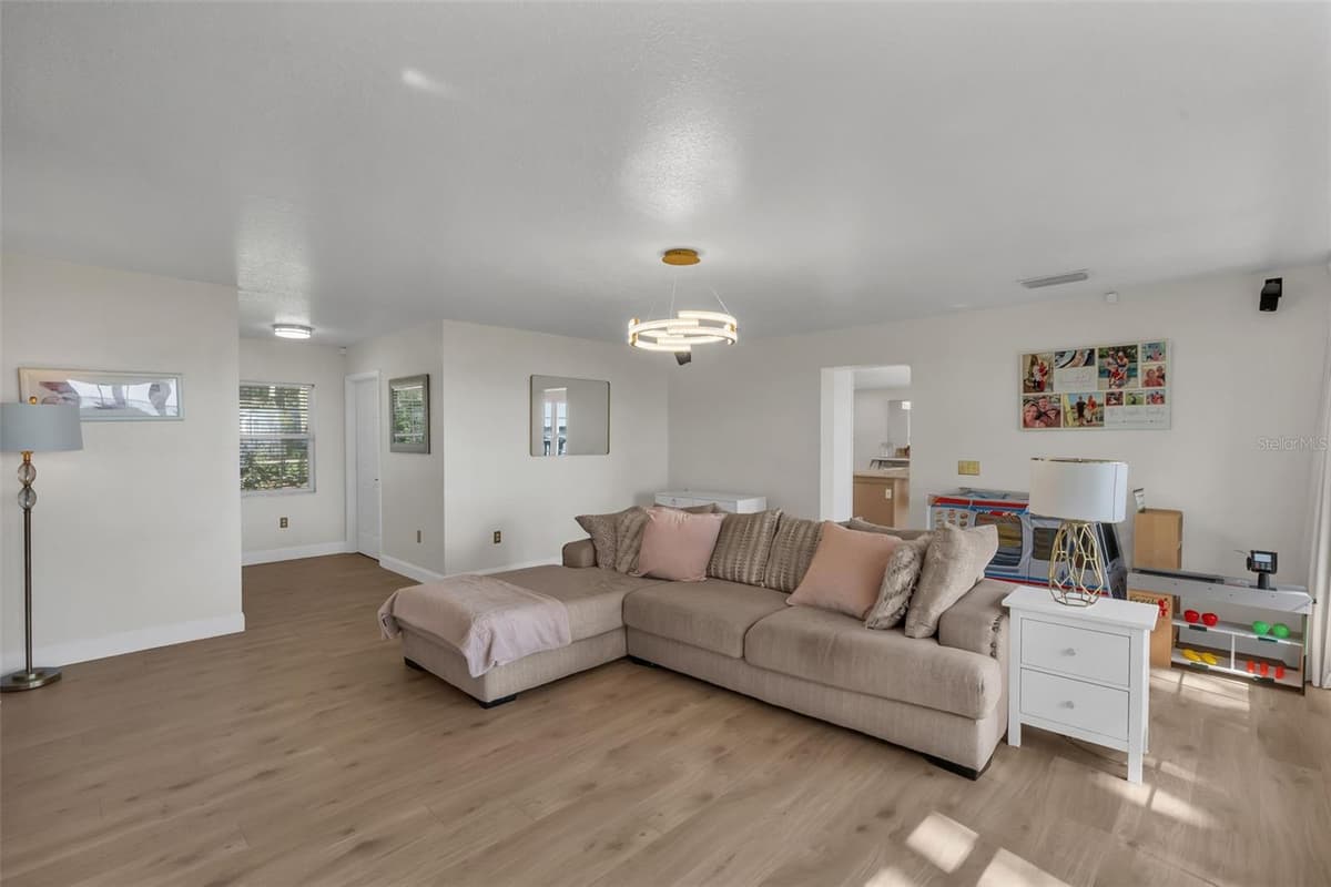 606 SHORE DRIVE — photo 15 of 66