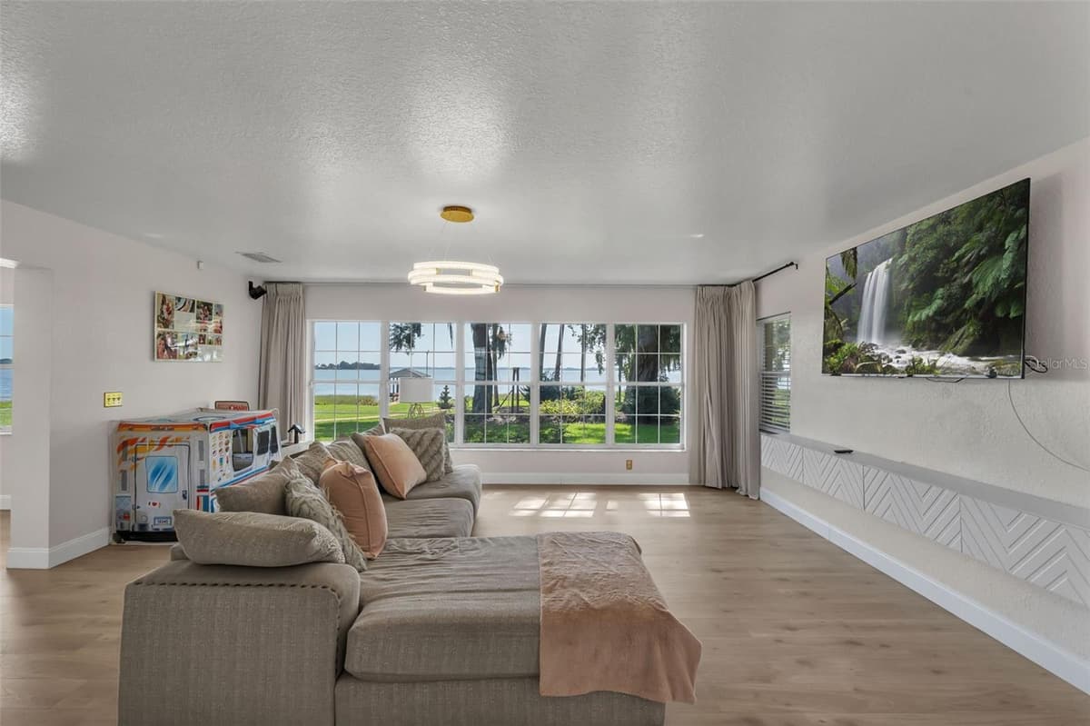 606 SHORE DRIVE — photo 13 of 66
