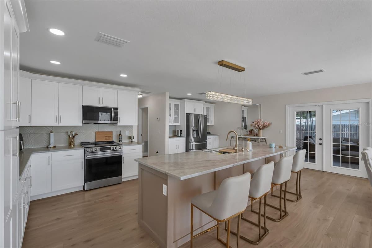 606 SHORE DRIVE — photo 16 of 66