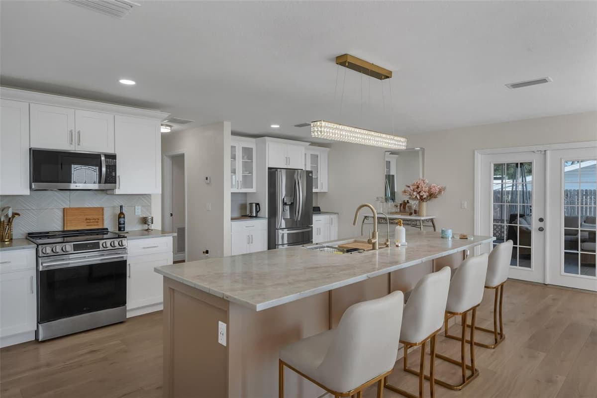 606 SHORE DRIVE — photo 18 of 66