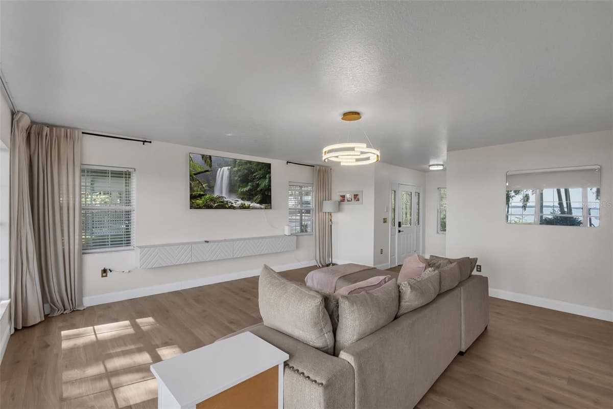 606 SHORE DRIVE — photo 14 of 66