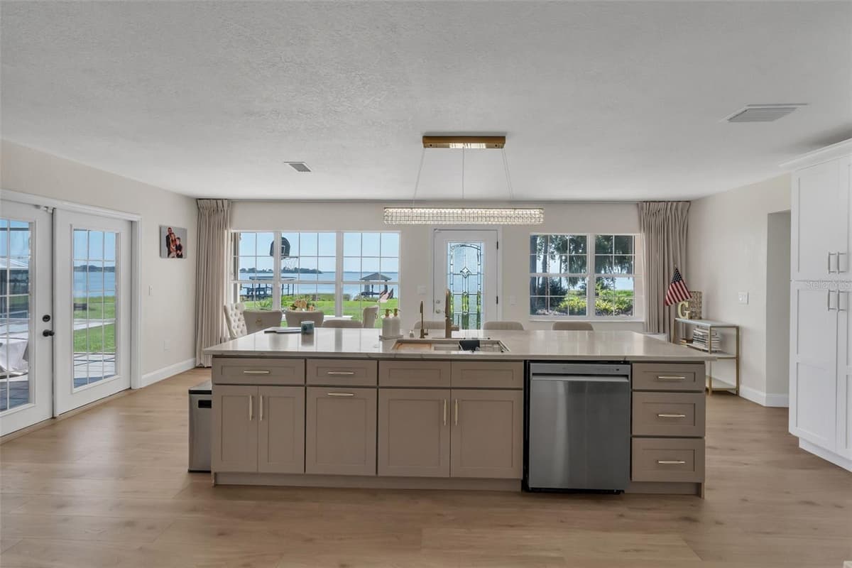 606 SHORE DRIVE — photo 23 of 66