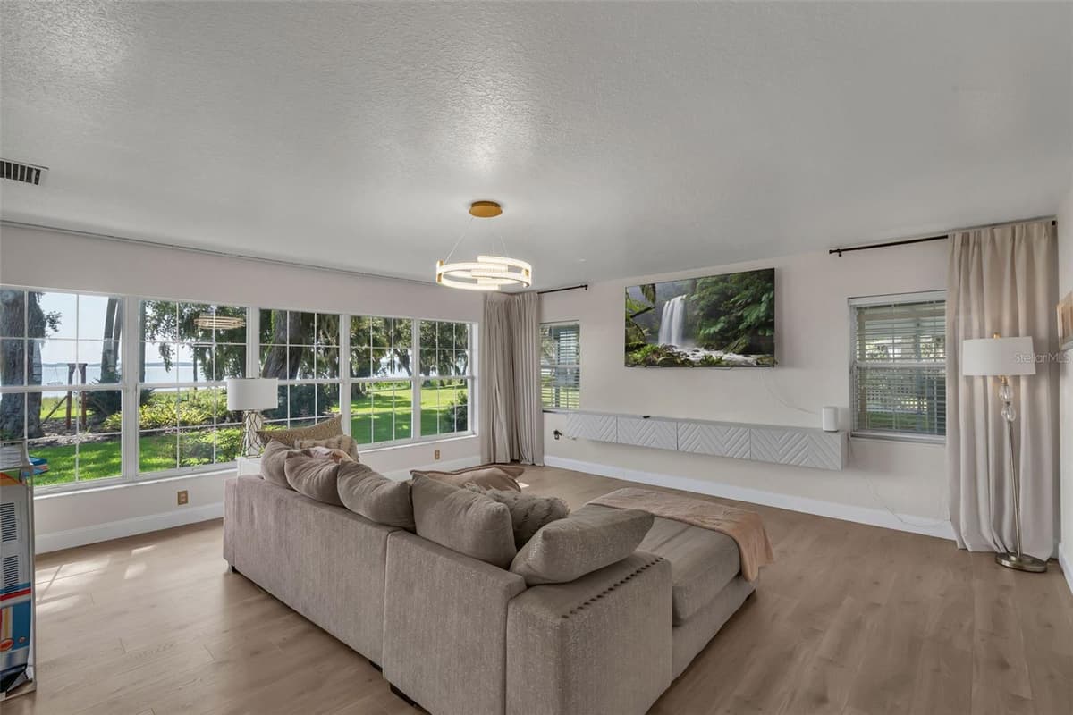 606 SHORE DRIVE — photo 12 of 66